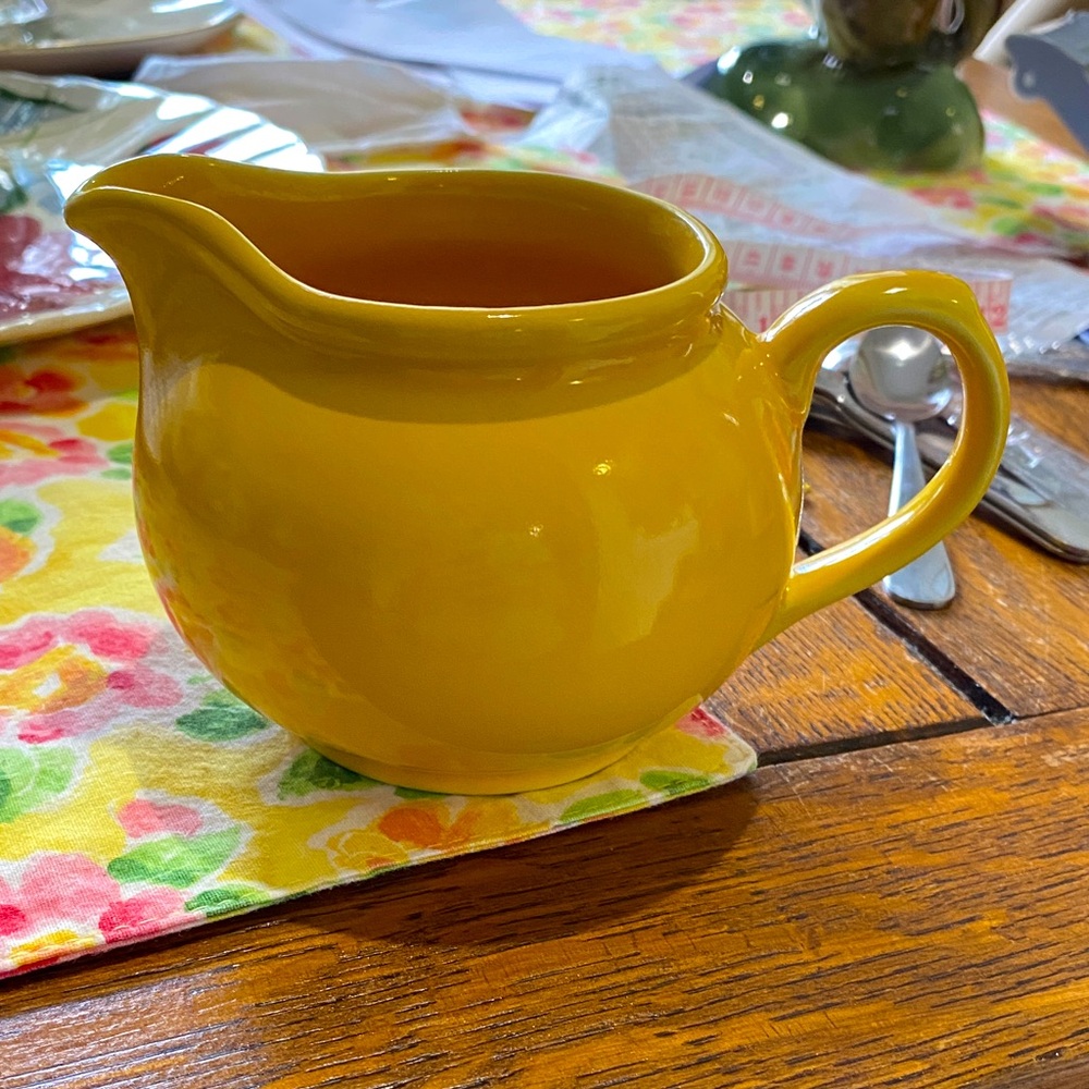 Arthur Wood England marked on bottom of this Yellow Ceramic Creamer. EUC.No wear